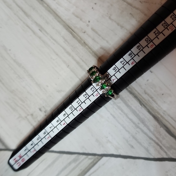 2005 Avon Multi-Marquise May Birthstone Ring - Picture 6 of 7